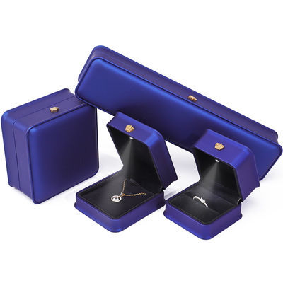 Glossy Dark Blue Sleek Faux Leather LED Jewelry Box for Luxury Storage Display (Μεγάλο λαμπερό μπλε κομψό δερμάτινο LED κοσμηματοφυλάκιο)