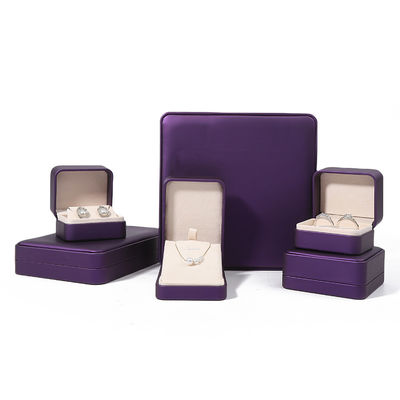 Κοσμηματοθήκη από δέρμα Premium Purple με ανάγλυφη εκτύπωση