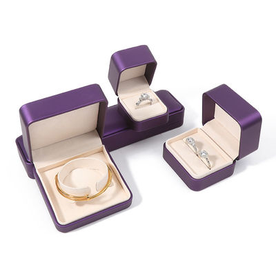 Κοσμηματοθήκη από δέρμα Premium Purple με ανάγλυφη εκτύπωση