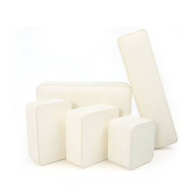 OEM ODM Χειροποίητο Τετράγωνο Λευκό Δερμάτινο Κουτί Κοσμημάτων Για Συσκευασία Κολιέ Βραχιολιών Σκουλαρικιών Δαχτυλιδιών